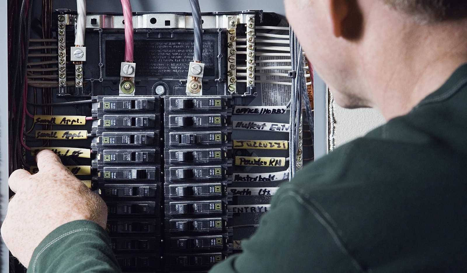 How to Find an Electrical Contractor Near You?